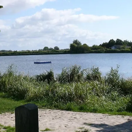 Eul J 4 Comfortable Nyaraló *